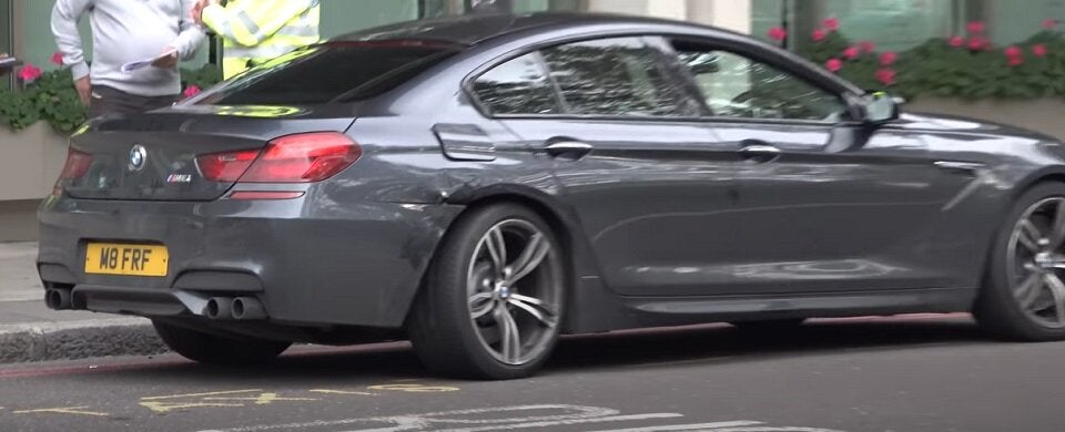 Zwei Ferraris und BMW M6 in Unfall verwickelt
