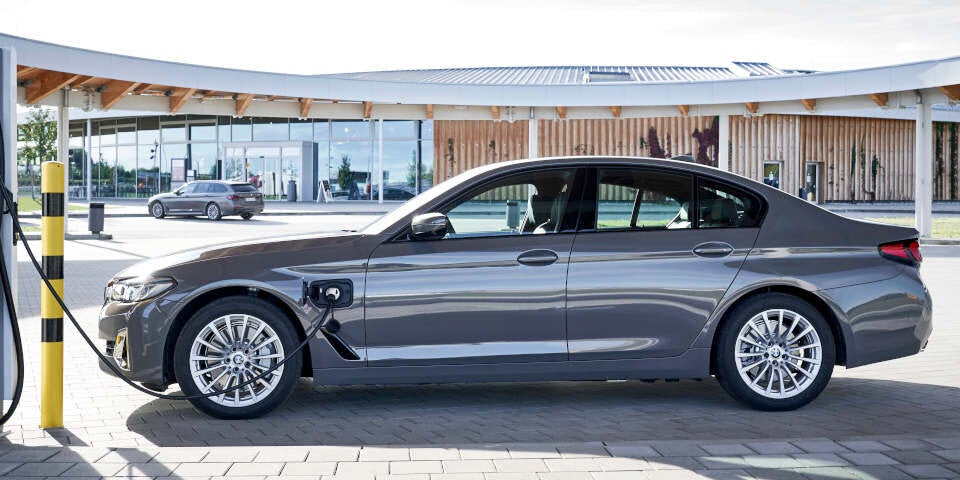 BMW 3er & 5er: Neue Plug-in-Hybrid-Einstiegsmodelle