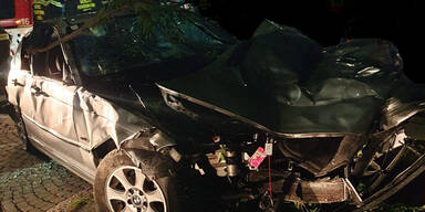 21-jähriger schrottet Auto bei Driftversuch in Wien