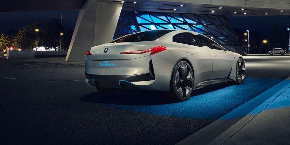 BMW i4 greift Tesla Model 3 an