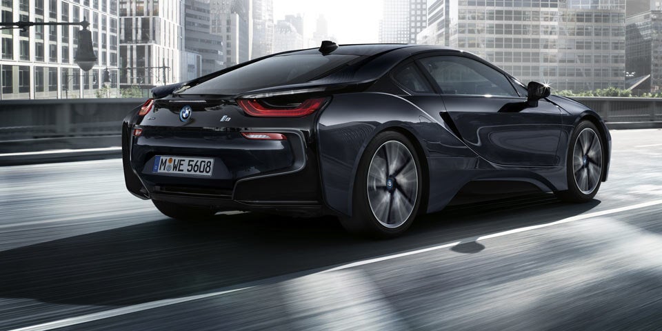 BMW greift mit besonderem i8 an