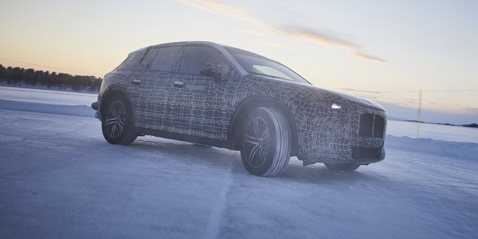 BMWs Elektro-Flaggschiff im Wintertest
