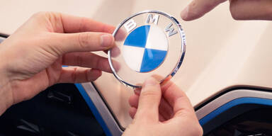 BMW verpasst sich ein völlig neues Logo
