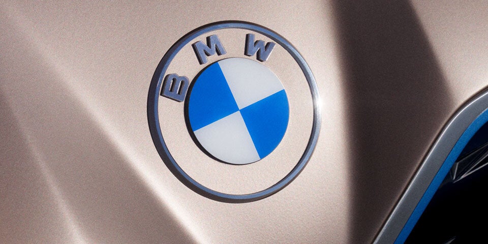 BMW verpasst sich ein völlig neues Logo