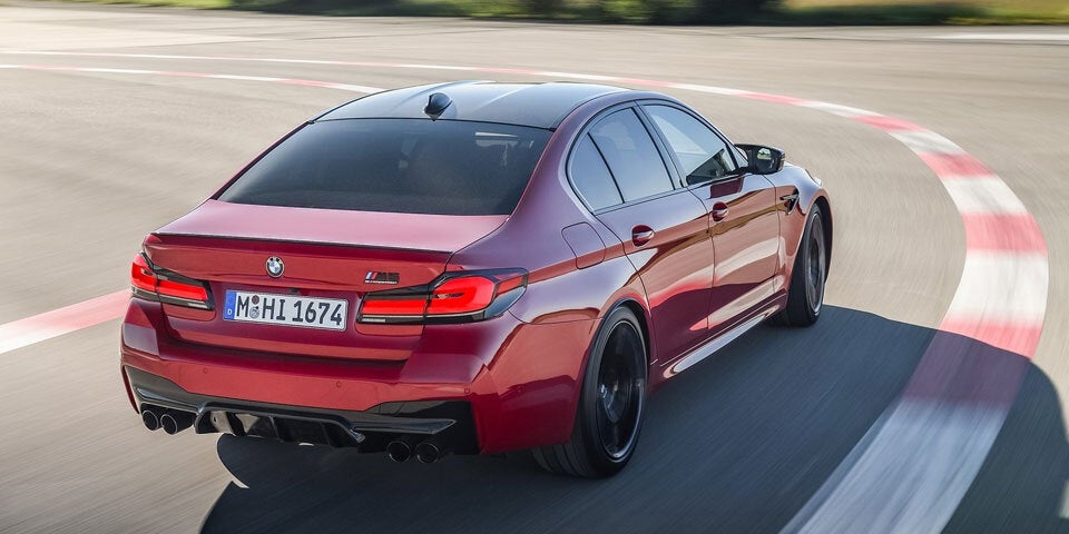 BMW frischt den M5 auf, Mercedes den AMG E 63