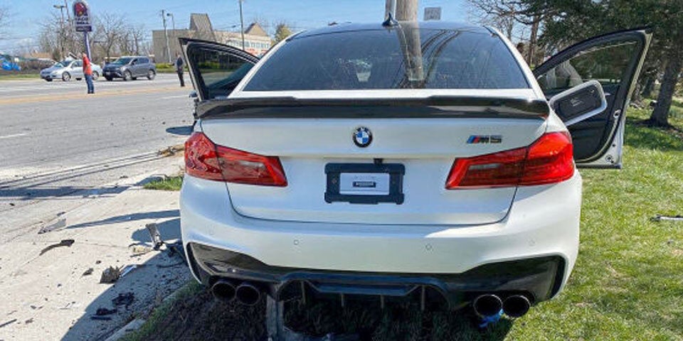 Neuen 600-PS-BMW nach fünf Minuten geschrottet