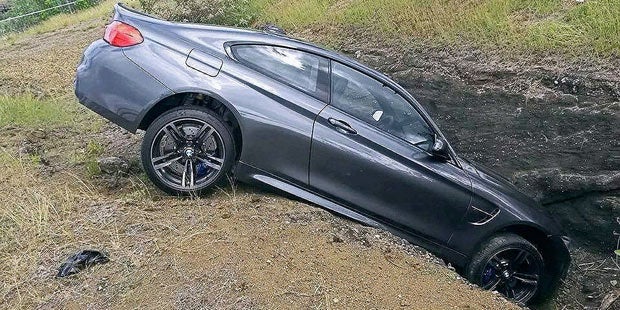 Nagelneues BMW M4 Coupé versenkt
