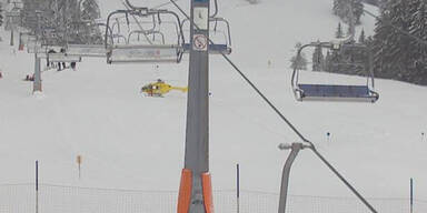 Mädchen (9) stürzt acht Meter aus Skilift