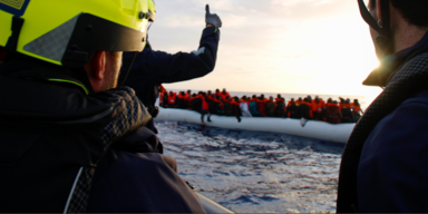 Rettung von Migranten Boot Meer