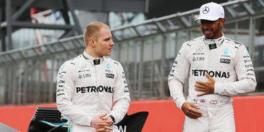 Hamilton tritt gegen Rosberg nach