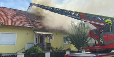 100 Feuerwehrleute bei Wohnhausbrand im Einsatz