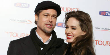 Angelina 'heiratet' Brad Pitt