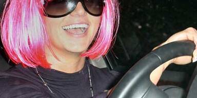 Britney hat schon wieder ein Auto gerammt!