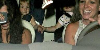 Britney fährt Auto - Söhne verängstigt am Rücksitz