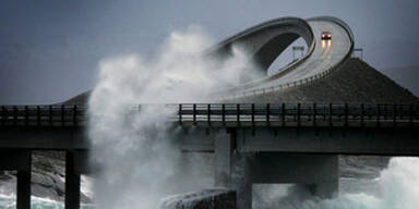 Diese Brücke schützt vor Sturmwellen