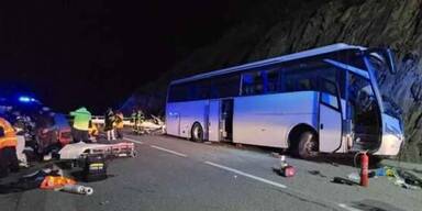 Reisebus-Unglück: Tote und Verletzte