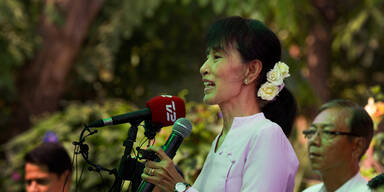 Burma: Suu Kyi zieht ins Parlament ein