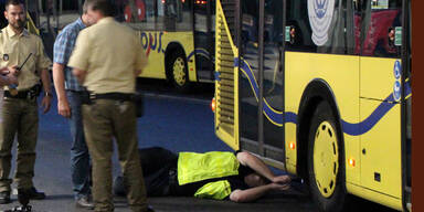 Einjährige von Bus überrollt – tot