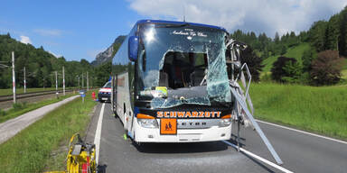 Lehrerin bei Bus-Unfall aufgespießt