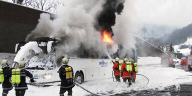 Bus ging in Flammen auf