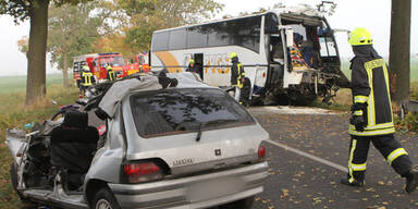 Bus-Unfall: 2 Tote und 47 Verletzte