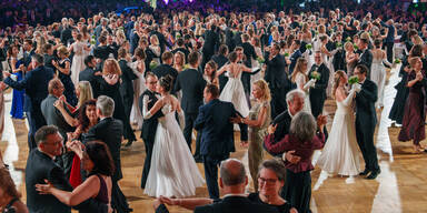 St. Pöltner Hauptstadtball: Eröffnung mit Queen