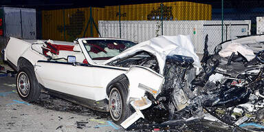 Cadillac-Fahrer crasht E-Auto: Mutter tot, Sohn im Spital