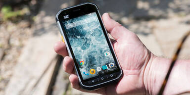 Hofer bringt "unzerstörbares" Smartphone