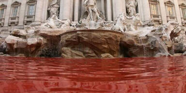 Trevi-Brunnen rot