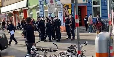 Polizei löst illegales Rap-Konzert mit 300 Personen am Yppenplatz auf