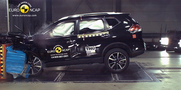 V-Klasse, C4 Cactus und X-Trail im Crashtest