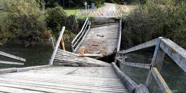 Zerstörte Holzbrücke