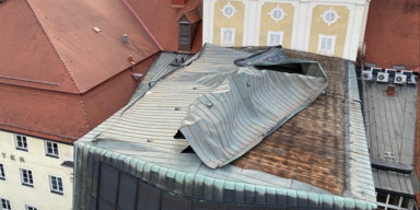 Sturm deckte Dach von Linzer Landestheater ab
