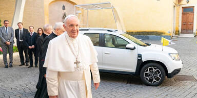 Der Papst fährt jetzt Dacia Dustar