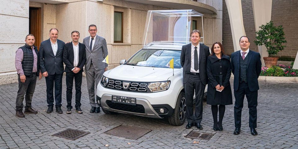 Der Papst fährt jetzt Dacia Dustar