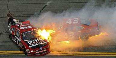 Feuer-Crash bei Daytona-Klassiker