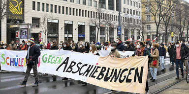 400 Schüler bei Anti-Abschiebe-Demo in Wien