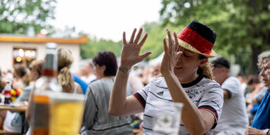Deutschland Fans rechnen mit Löw ab und sind enttäuscht.