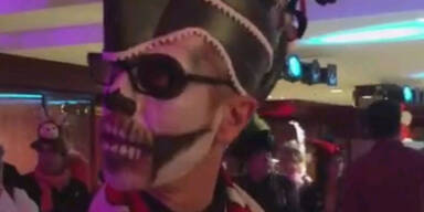 Stöger als Totenkopf beim Karneval