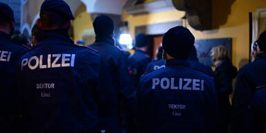 Lokal trotz Lockdown geöffnet: Polizei-Einsatz bei Wut-Wirtin in Linz