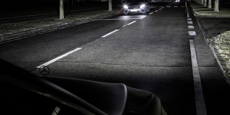 Mercedes bringt „sprechende“ Scheinwerfer