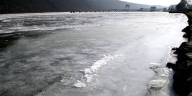 Donau und Wasserrohre gefroren