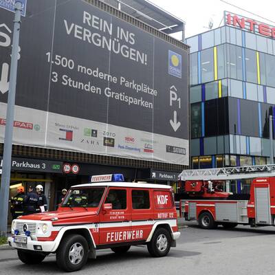 Donauzentrum nach PKW-Brand evakuiert