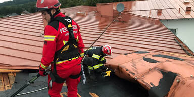 Abgedecktes Dach in Braunau nach Unwetter