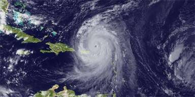 Hurrikan Earl zieht in Richtung US-Küste