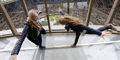 Eiffelturm hat jetzt einen Glasboden