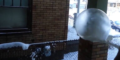 Erstaunlich: Eine Seifenblase bei -15 Grad