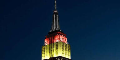 Empire State Building in Schwarz-Rot-Gold