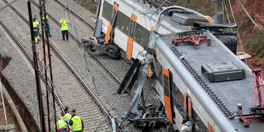 Zug entgleist in Barcelona - 1 Toter und 44 Verletzte