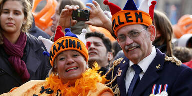Tausende Oranje-Fans strömen zum Palast
